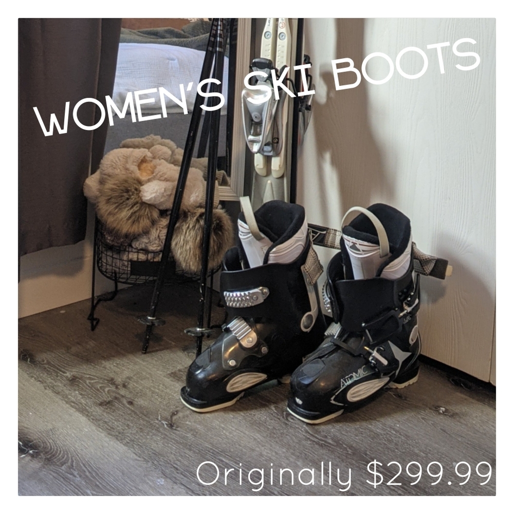 Atomic Downhill Ski Boots in Women's 25 (7-7.5)